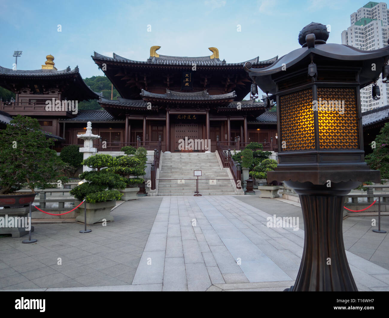 Kowloon, Hong Kong - 3. November 2017: Bild des Chi Lin Nunnery in Hongkong eine große budhist Komplex, baute in den 90er Jahren. Stockfoto