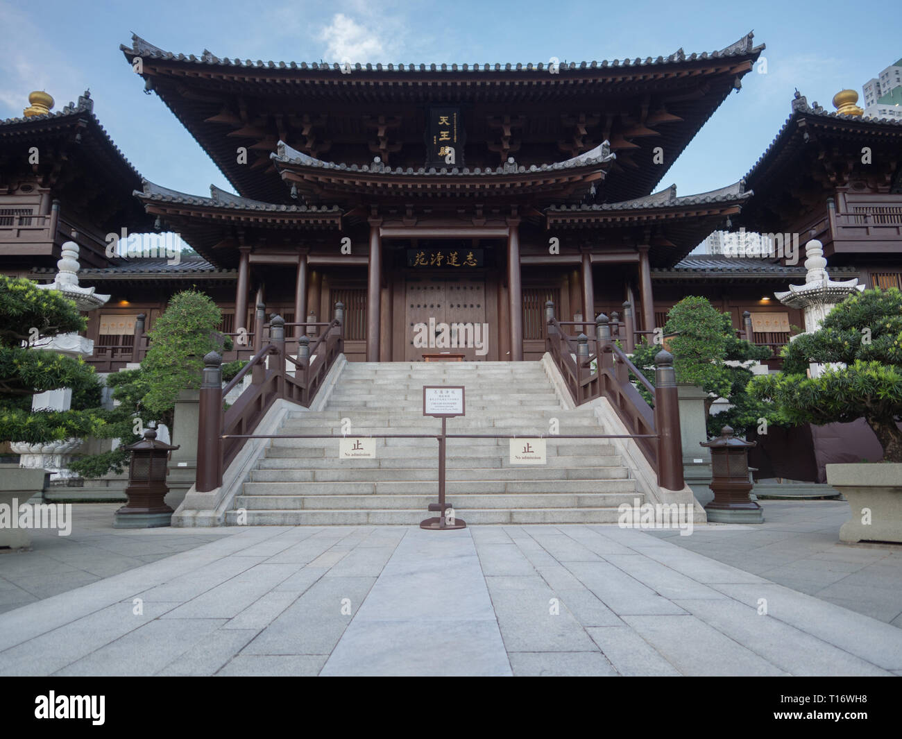 Kowloon, Hong Kong - 3. November 2017: Bild des Chi Lin Nunnery in Hongkong eine große budhist Komplex, baute in den 90er Jahren. Stockfoto