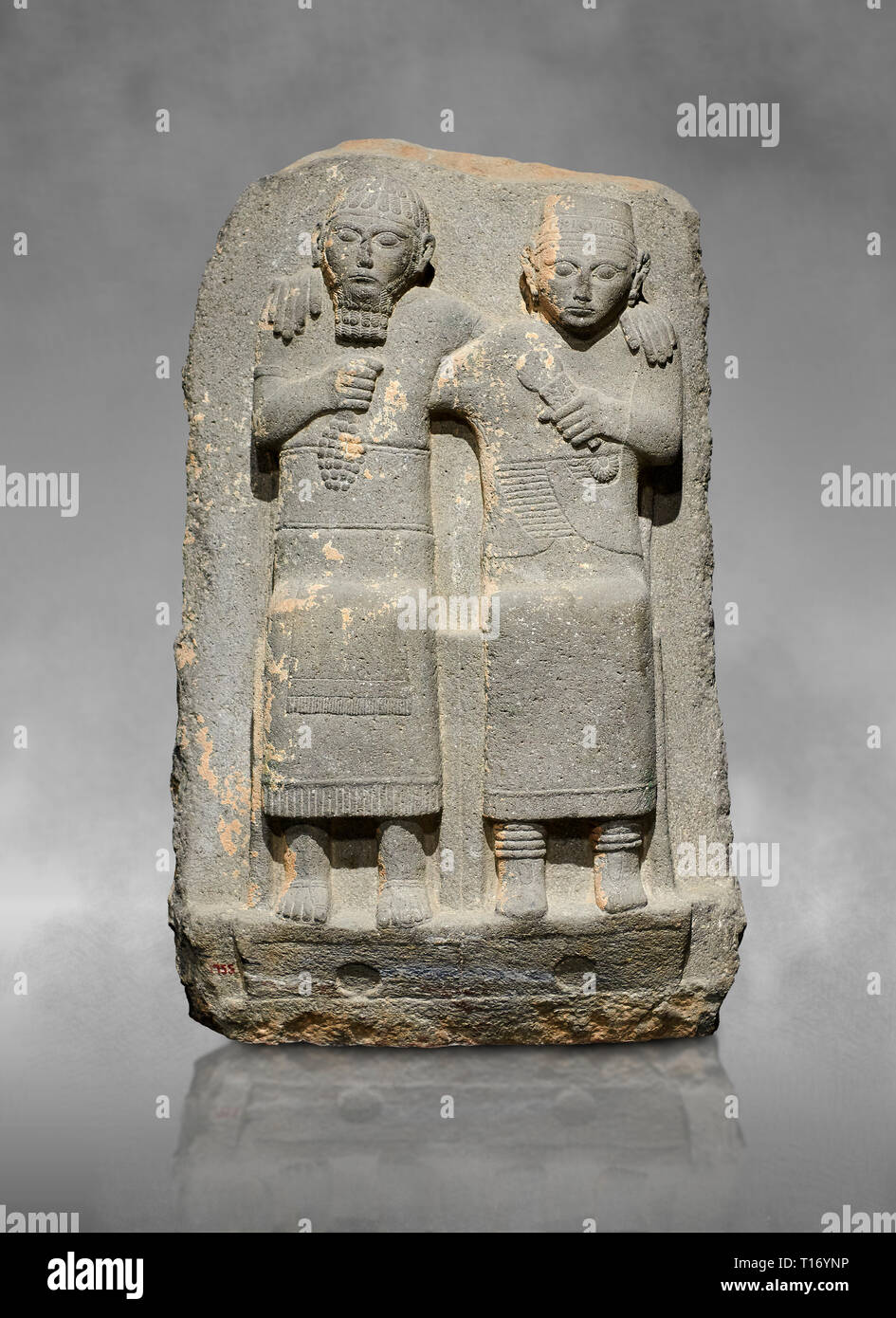 Hethiter monumentale Relief von zwei sitzende Figur, nicht eine typische Hethiter Stil mit viel andere Einflüsse. Ende der hethitischen Zeit - 900-700 Stockfoto