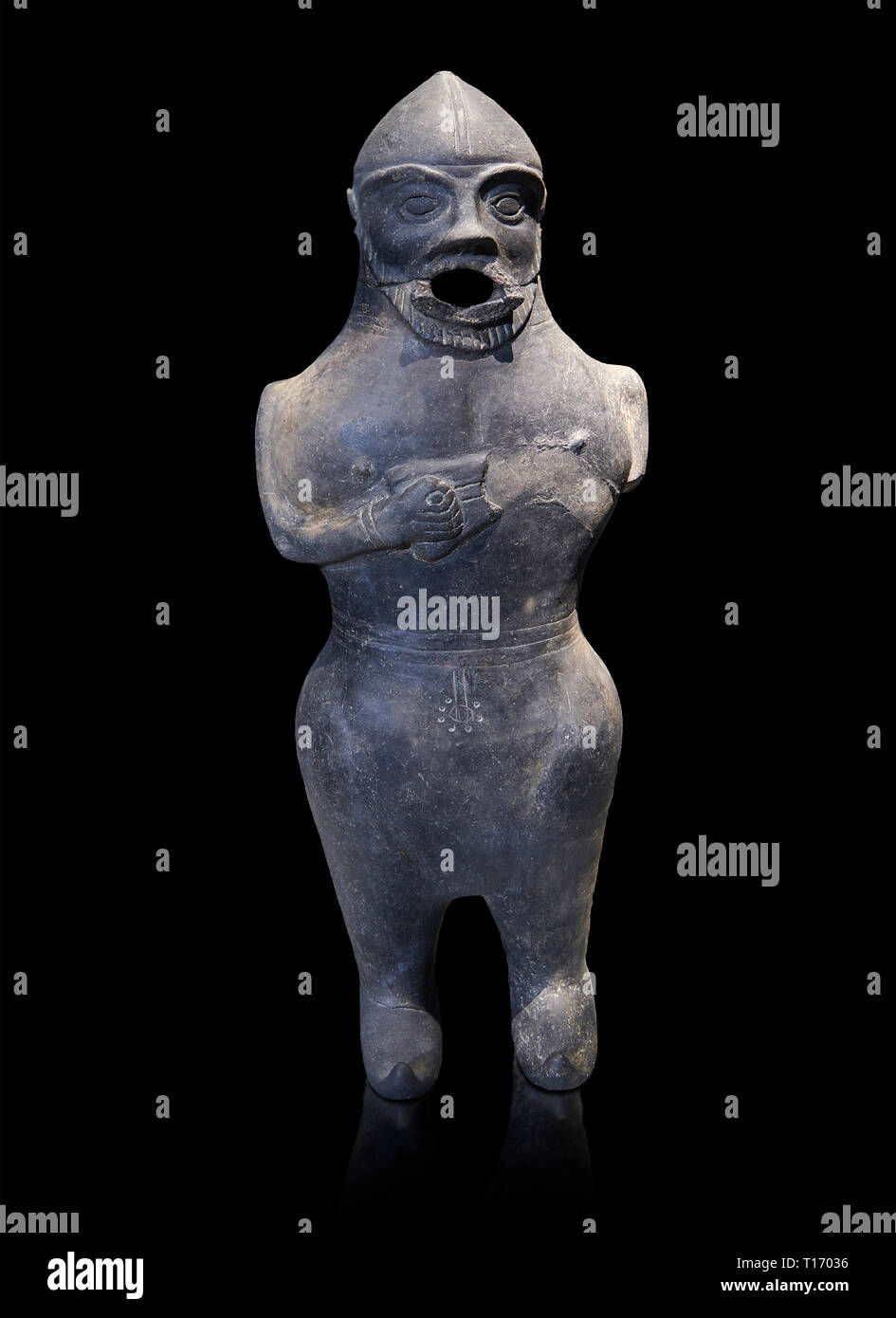 Anthropomorphen Hethiter Kanne in Terra Cotta aus der hethitischen Zeit. Archäologisches Museum Adana, Türkei. Vor einem schwarzen Hintergrund Stockfoto