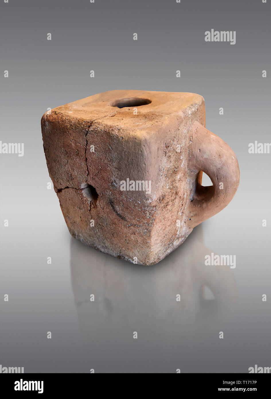 Hethiter terra cotta würfelförmigen Trankopfers Schiff. Hethiterreich, Alaca Hoyuk, 1450 - 1200 v. Chr.. Alaca Hoyuk. Çorum Archäologische Museum, Corum, Türkei Stockfoto