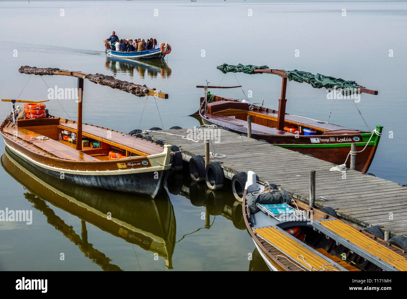 Valencia Albufera Naturpark Touristen in Booten, Ausflug auf dem See Valencia Spanien Naturparks Besucher Stockfoto
