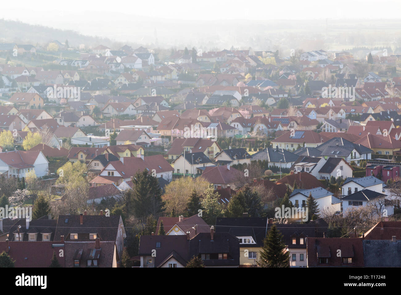 Häuser bauen direkt nebeneinander in einer dicht besiedelten Vorort von Sopron, Ungarn Stockfoto