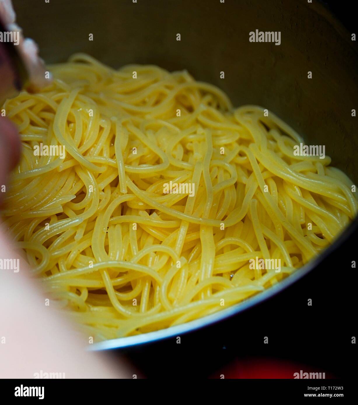 Nudeln in einem Topf Stockfoto