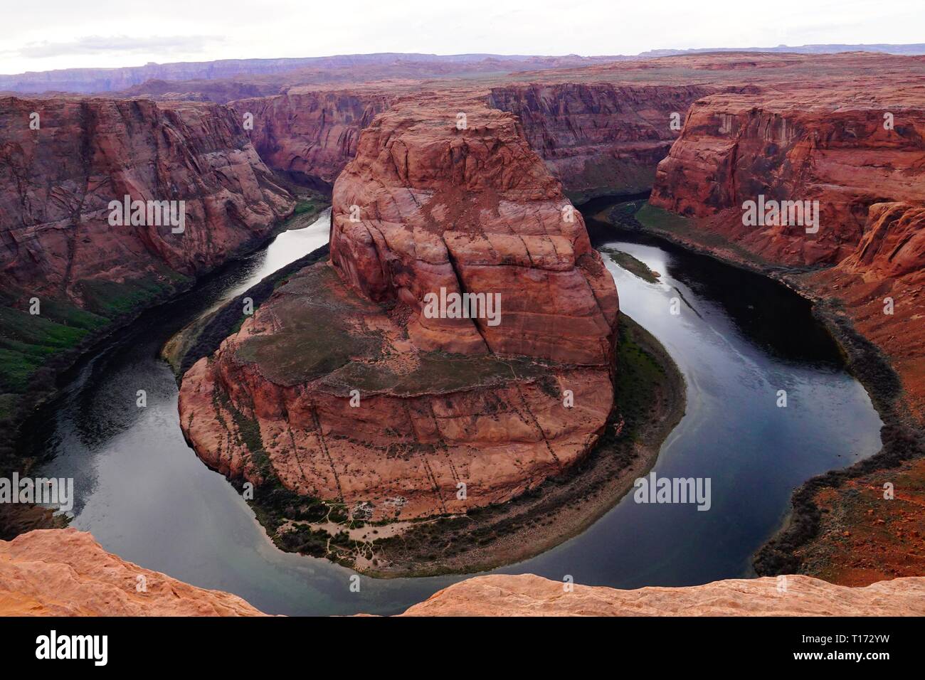 Horseshoe Bend ist eine hufeisenförmige eingeschnittenen Mäander der Colorado River in der Nähe von Page, Arizona gelegen, in den Vereinigten Staaten. Stockfoto