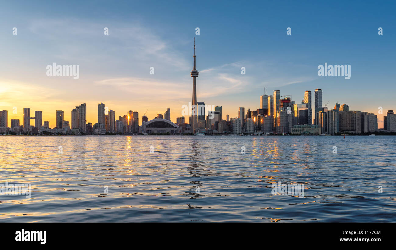 Panorama der Toronto City bei Sonnenuntergang in Toronto, Ontario, Kanada. Stockfoto