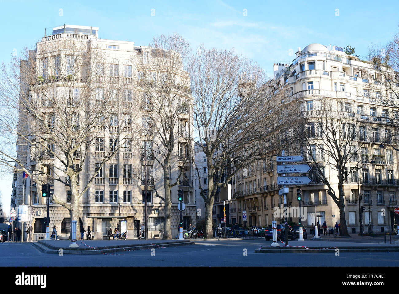 PARIS - FRANKREICH - Feb 24, 2019: Die Architektur von Paris hat den Blick und das Gefühl von vielen seiner historischen Stadtviertel und Straßen erhalten, obwohl es Stockfoto