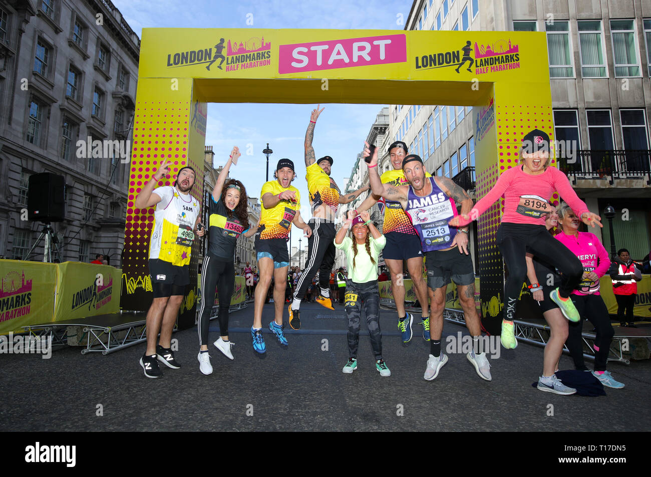 Eyal Booker, Jake Quickenden, Michelle Heaton und Frankie fördern während der 2019 Londoner Sehenswürdigkeiten Halbmarathon. Stockfoto