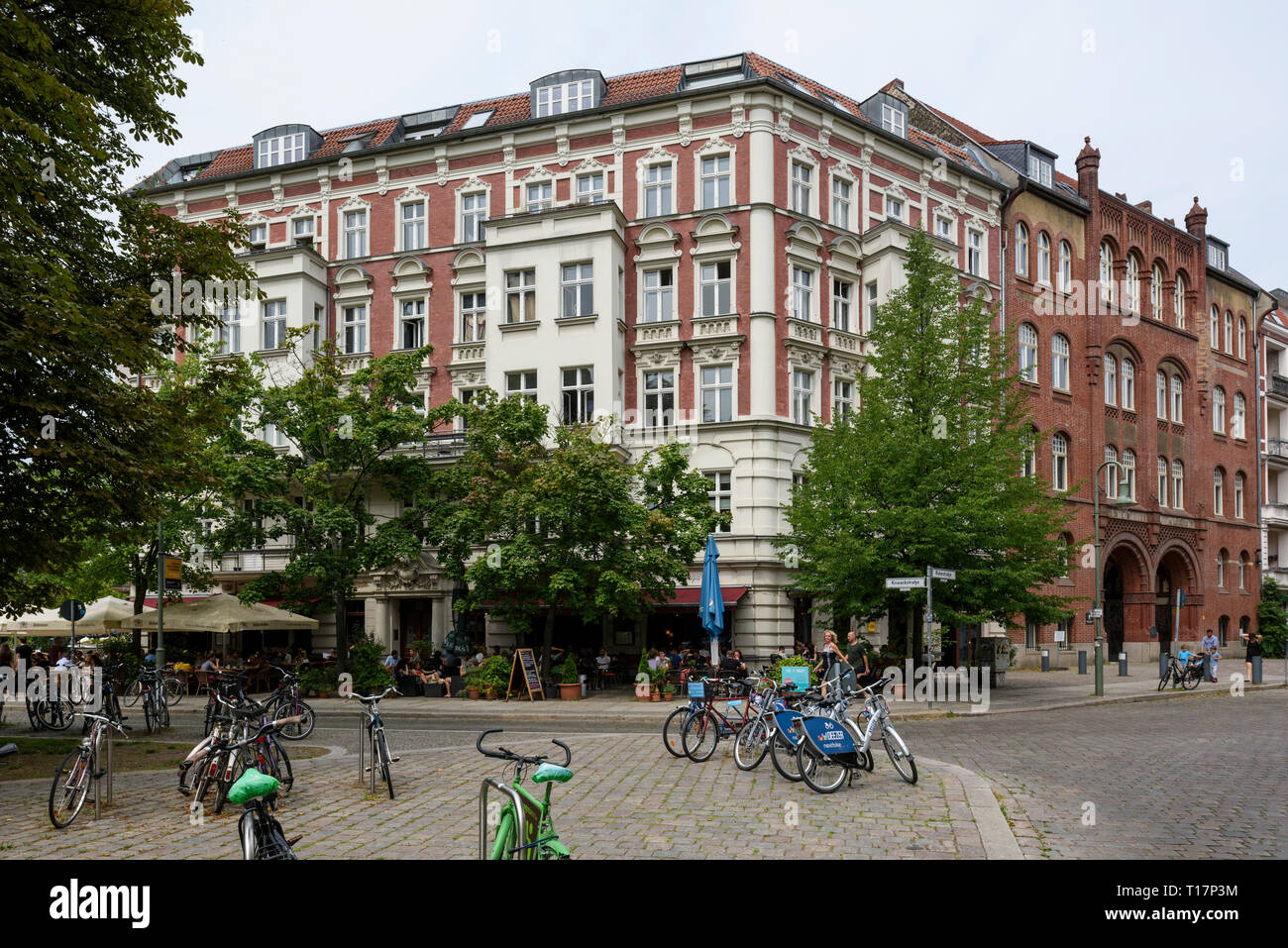 Berlin. Deutschland. Knaackstraße und Synagoge Rykestraße (rechts), Prenzlauer Berg, Stockfoto