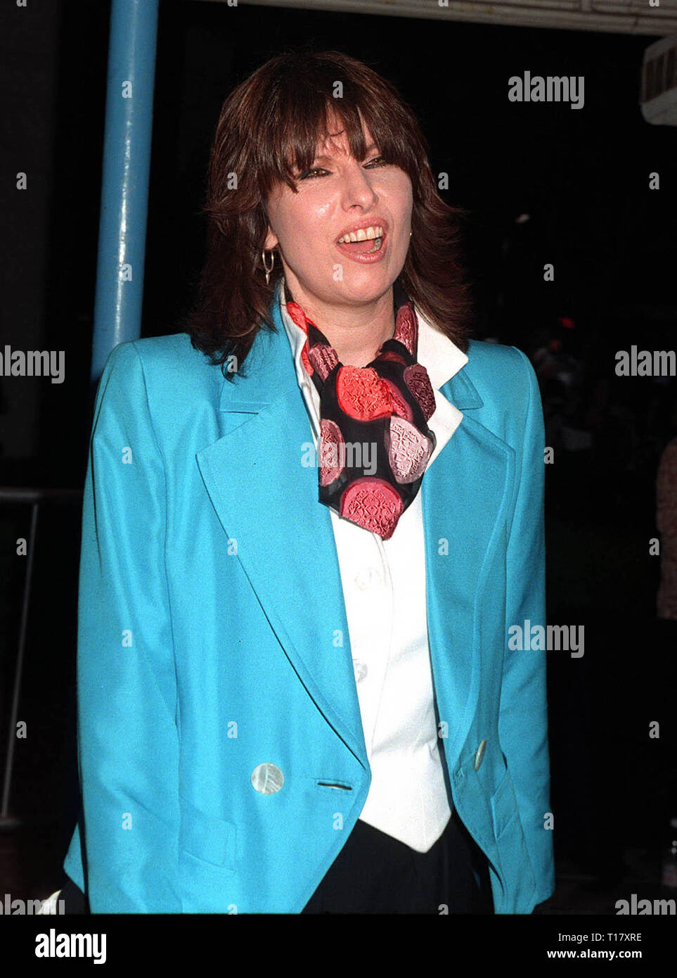 LOS ANGELES, Ca. August 06, 1997: Pop Star Chrissie Hynde bei der Premiere in Los Angeles, der neue Film von Demi Moore's "G.I. Jane". Stockfoto