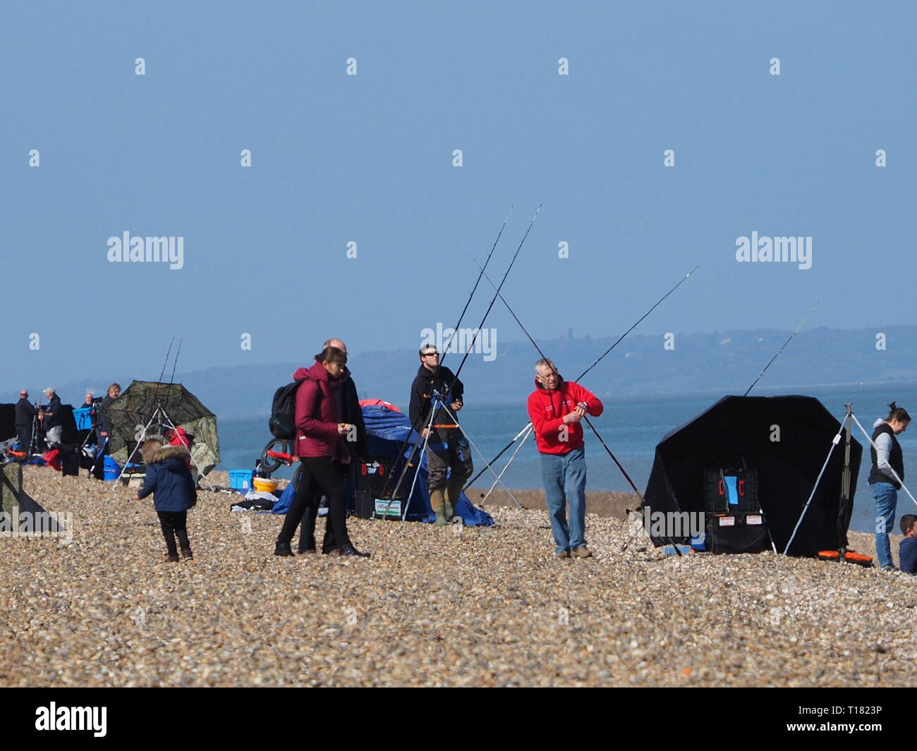 Münster am Meer, Kent, Großbritannien. 24. März, 2019. UK Wetter: ein sonniger und warmer Tag in Münster am Meer in Kent, wie Leute an den Strand das gute Wetter zu genießen. Credit: James Bell/Alamy leben Nachrichten Stockfoto