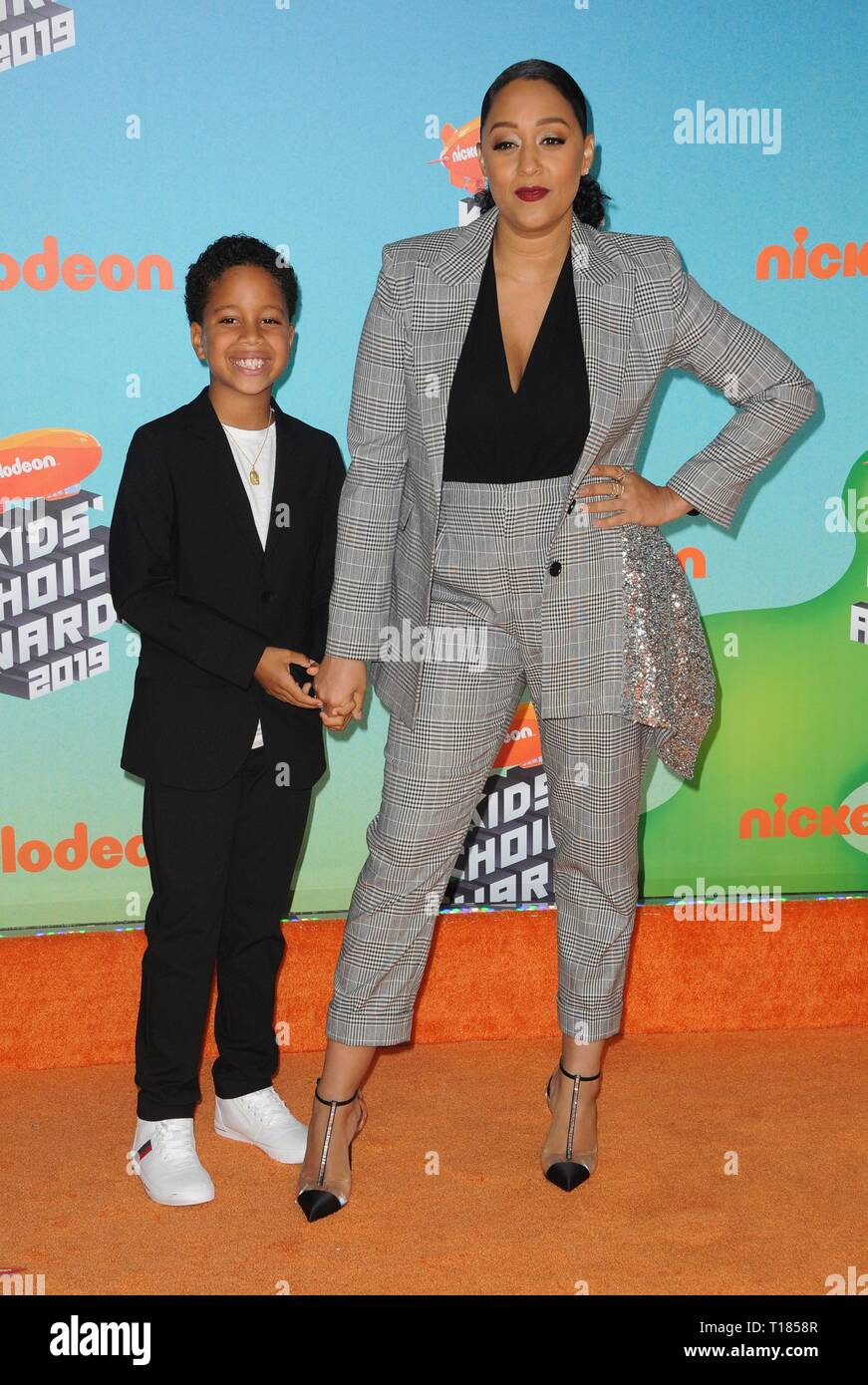 Los Angeles, CA, USA. 23 Mär, 2019. Cree Taylor, Tia Mowry Hardrict in der Ankunftshalle für Nickelodeon Kids Choice Awards 2019 - Teil 2, USC Galen Center, Los Angeles, CA 23. März 2019. Credit: Elizabeth Goodenough/Everett Collection/Alamy leben Nachrichten Stockfoto