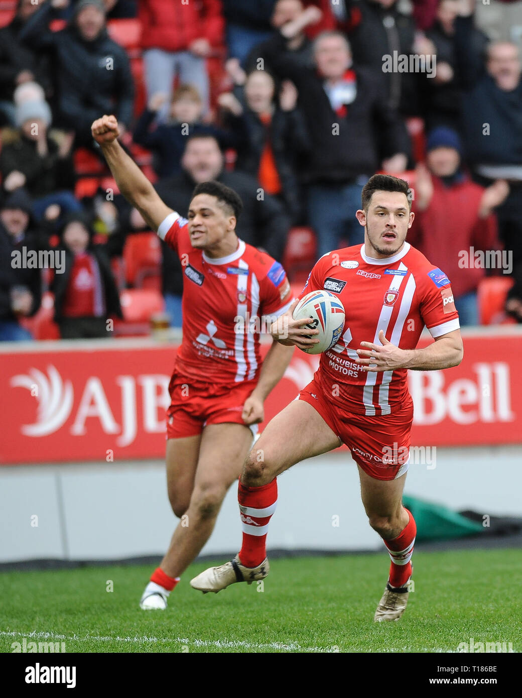 Salford, UK. 24. März 2019. AJ Bell Stadium, Salford, England; Rugby League Betfred Super League, Salford Rote Teufel vs Wigan Warriors; Salford Roten Teufel Niall Evalds geht in für einen späten ersten Hälfte versuchen. Credit: Dean Williams/Alamy leben Nachrichten Stockfoto