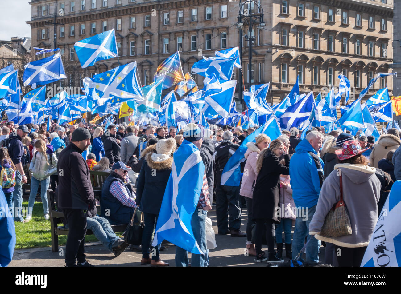 Glasgow, Schottland, Großbritannien. 24. März, 2019. Kampagne zur Unterstützung der schottischen Unabhängigkeit sammeln für eine Kundgebung auf dem George Square. Die Kundgebung war von der Gruppe Hoffnung über Furcht organisiert. Credit: Skully/Alamy leben Nachrichten Stockfoto