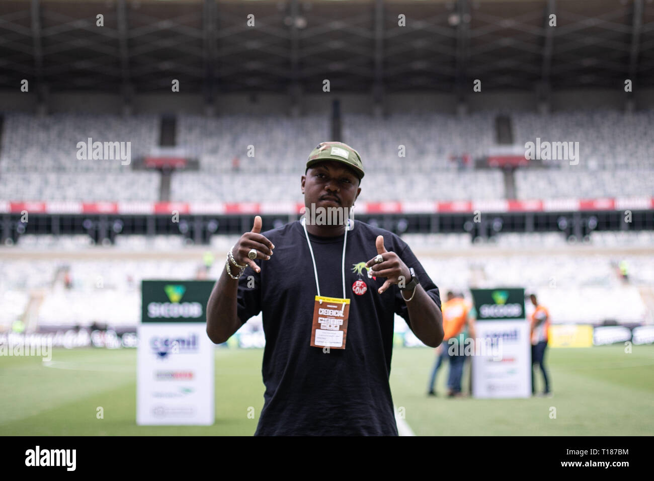 Belo Horizonte, Brasilien. 24. Mär 2019. - Atlético Mineiro 2019 mg x Tupynambas-Rapper Djonga vor dem Spiel Foto: Pedro Vale/AGIF AGIF/Alamy Credit: Live-Nachrichten Stockfoto