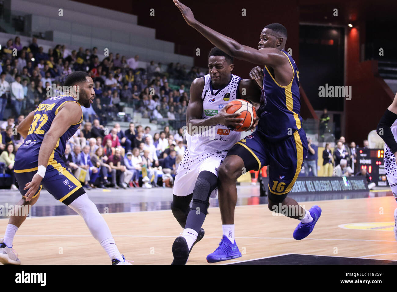 Turin, Italien. 24. März, 2019. Awudu Abass (Leonessa Brescia) während der Lega Basket Serie A 2018/2019 match Auxilium Fiat Torino vs Germanen Leonessa Brescia. Quelle: Walter Bertagnoli/Alamy leben Nachrichten Stockfoto