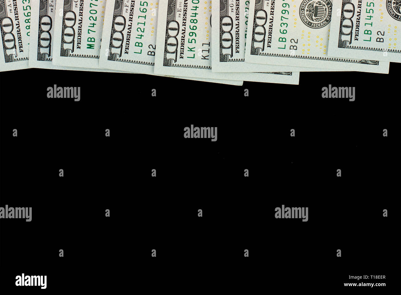 US Dollar Geld cash Grenze auf blackboard Hintergrund Stockfoto