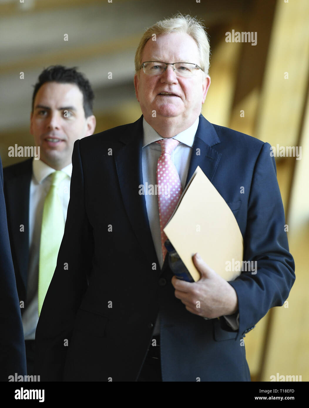 Finanzminister von Schottland Derek MacKay liefert das Budget bei Hollyrood. Mit: Jackson Carlaw Wo: Edinburgh, Großbritannien Wann: 21 Feb 2019 Credit: Euan Kirsche / WANN Stockfoto