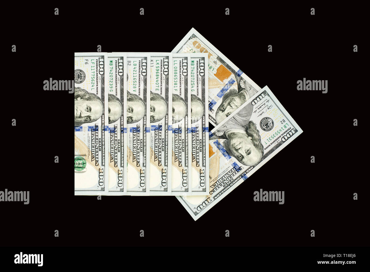 Pfeil von US-Dollar Geld cash auf blackboard Hintergrund Stockfoto