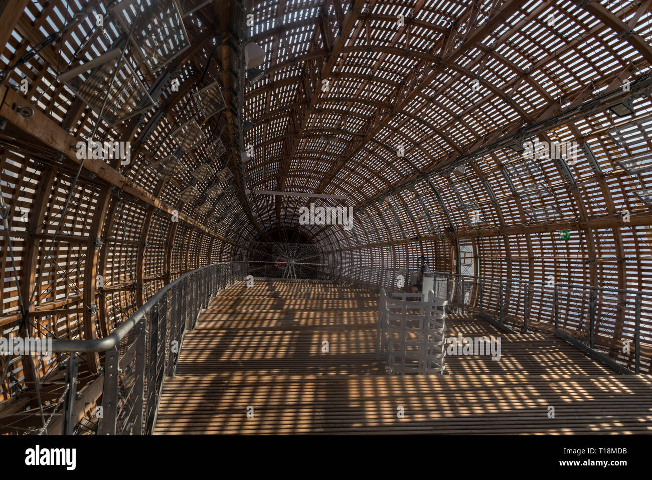 Prag, Tschechische Republik - 10. September 2019: DOX, Prag Galerie für zeitgenössische Kunst, Interieur des Guliver Luftschiff, geformt als zepellin Stockfoto
