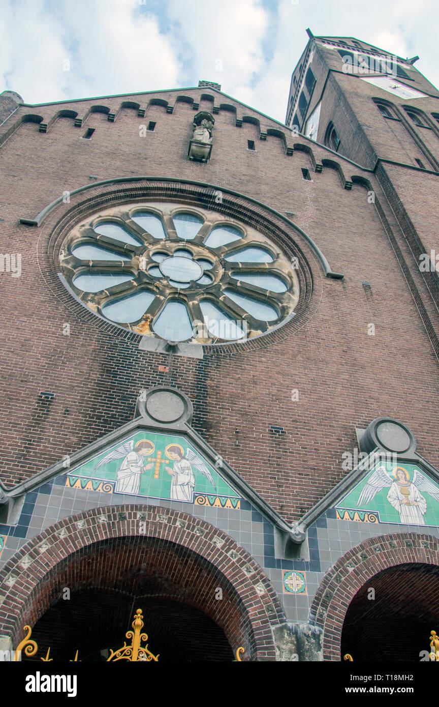 Fenster des H. Fransiscus van Assisi Kerk (De Boomkerk) Kirche in Amsterdam Die Niederlande 2018 Stockfoto