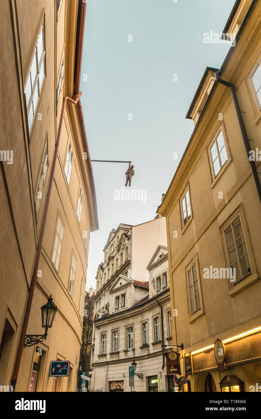 Prag, Tschechische Republik - 20 September, 2019: Skulptur des David Schwarz, hängende sieben Fuß Sigmund Freud Stockfoto