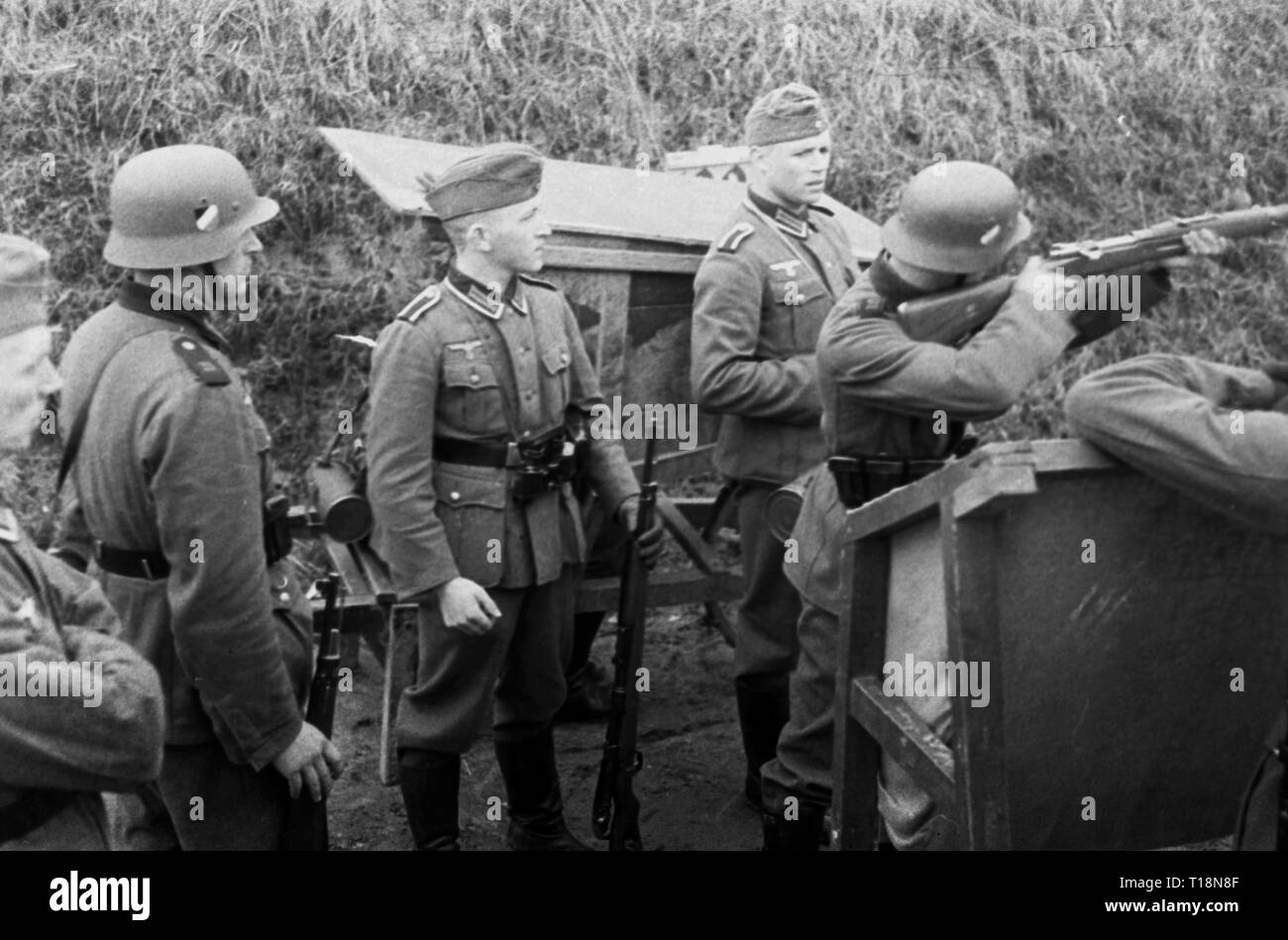 Wehrmacht Heer Schießausbildung Artillerieregiment 39 - deutsche Armee schiessen Training Artillerie Regiment 39 Stockfoto