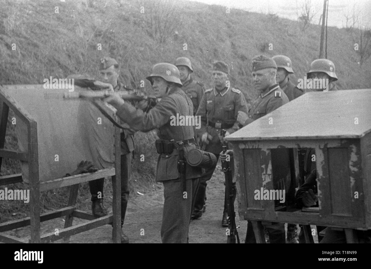 Wehrmacht Heer Schießausbildung Artillerieregiment 39 - deutsche Armee schiessen Training Artillerie Regiment 39 Stockfoto