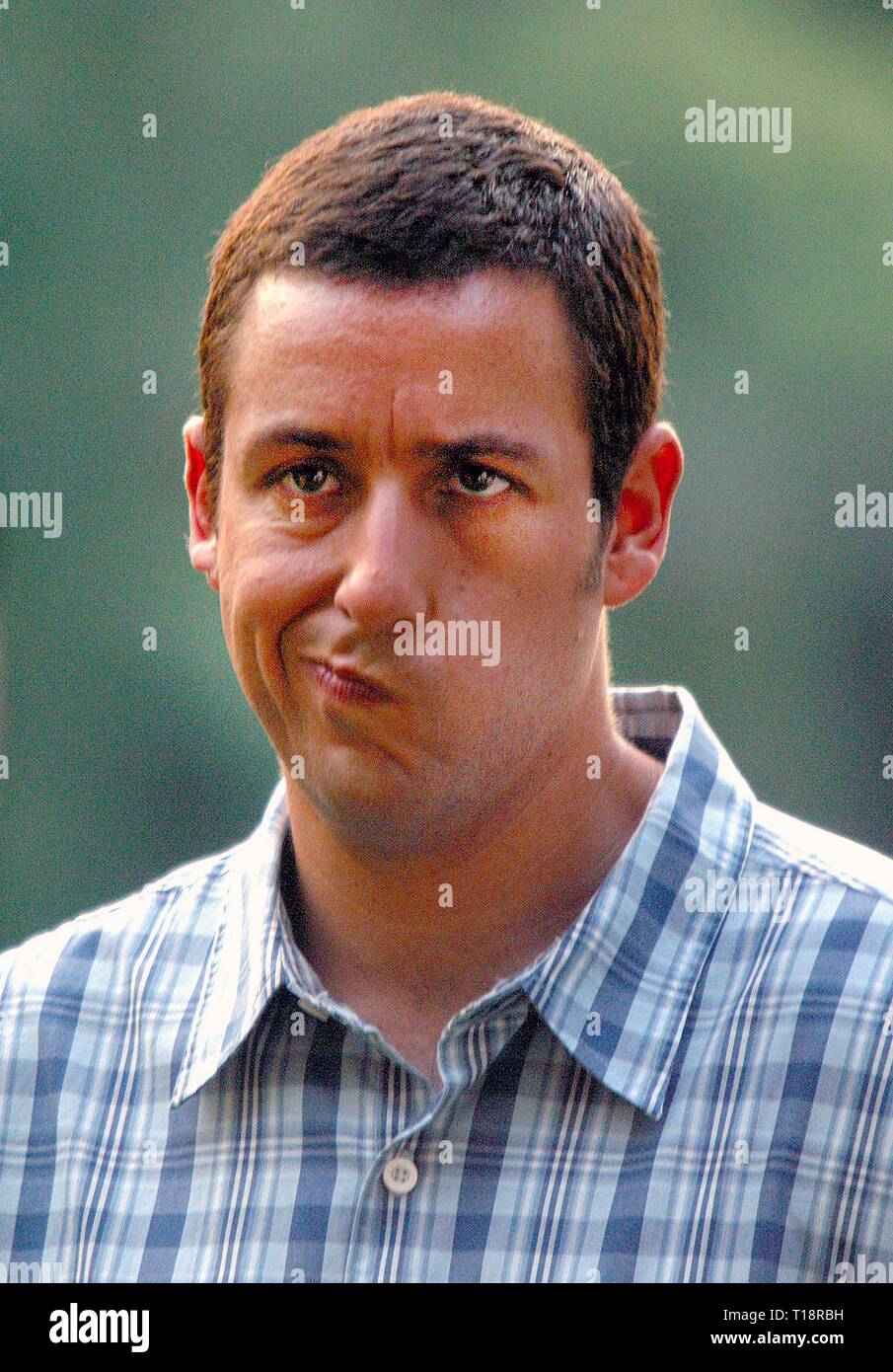 ADAM SANDLER 2002 am Ort der Dreharbeiten zum Film "ANGER MANAGEMENT" Foto von John Barrett/PHOTOlink Stockfoto