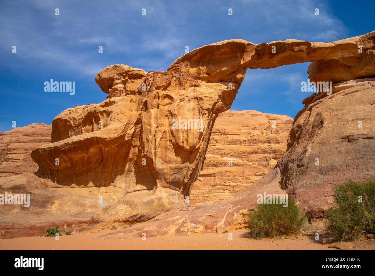 Um Fruth rock Bridge im Wadi Rum Wüste, Jordanien Stockfoto