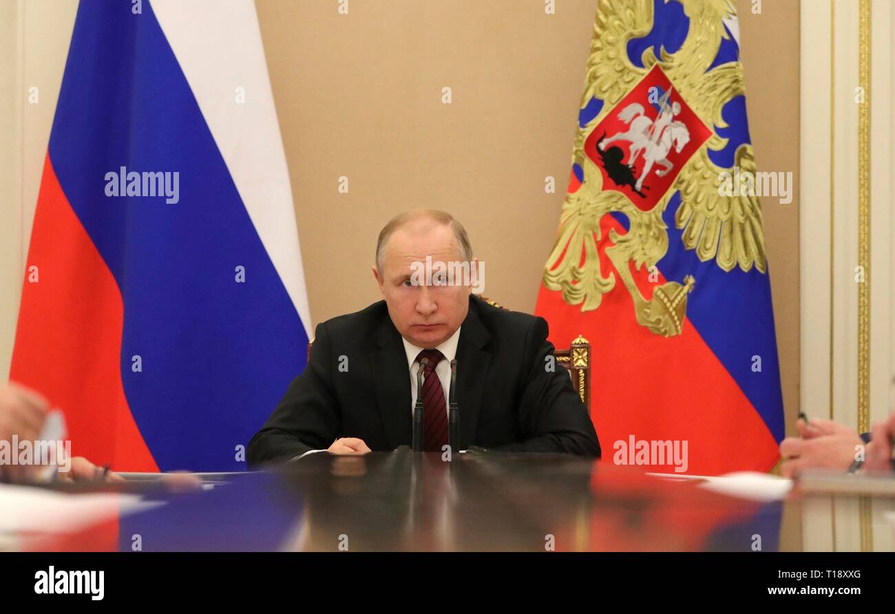 Der russische Präsident Wladimir Putin Stühle ein Treffen der Regierungschefs der Kreml März 20, 2019 in Moskau, Russland. Stockfoto