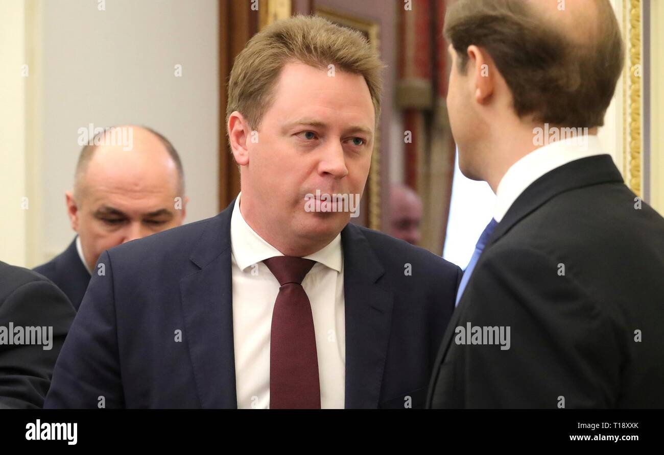 Gouverneur von Sewastopol Dmitry Ovsyannikov vor einem Treffen der Regierungschefs von Präsident Wladimir Putin im Kreml März 20, 2019 in Moskau, Russland den Vorsitz führt. Stockfoto