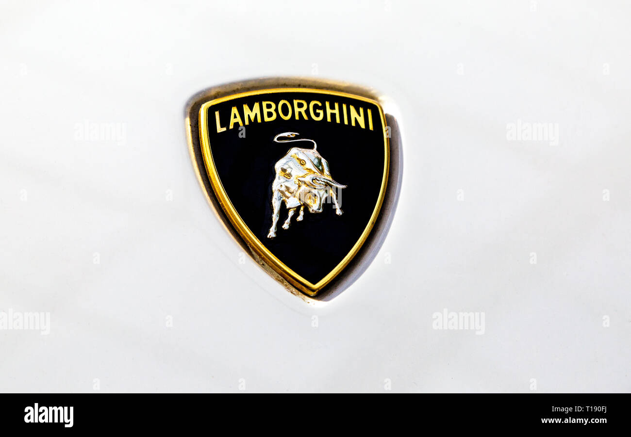 Samara Russland 23 Marz 2019 Lamborghini Logo Auf Dem Auto Lamborghini Ist Ein Italienischer Marke Und Hersteller Von Luxus Sportwagen Stockfotografie Alamy
