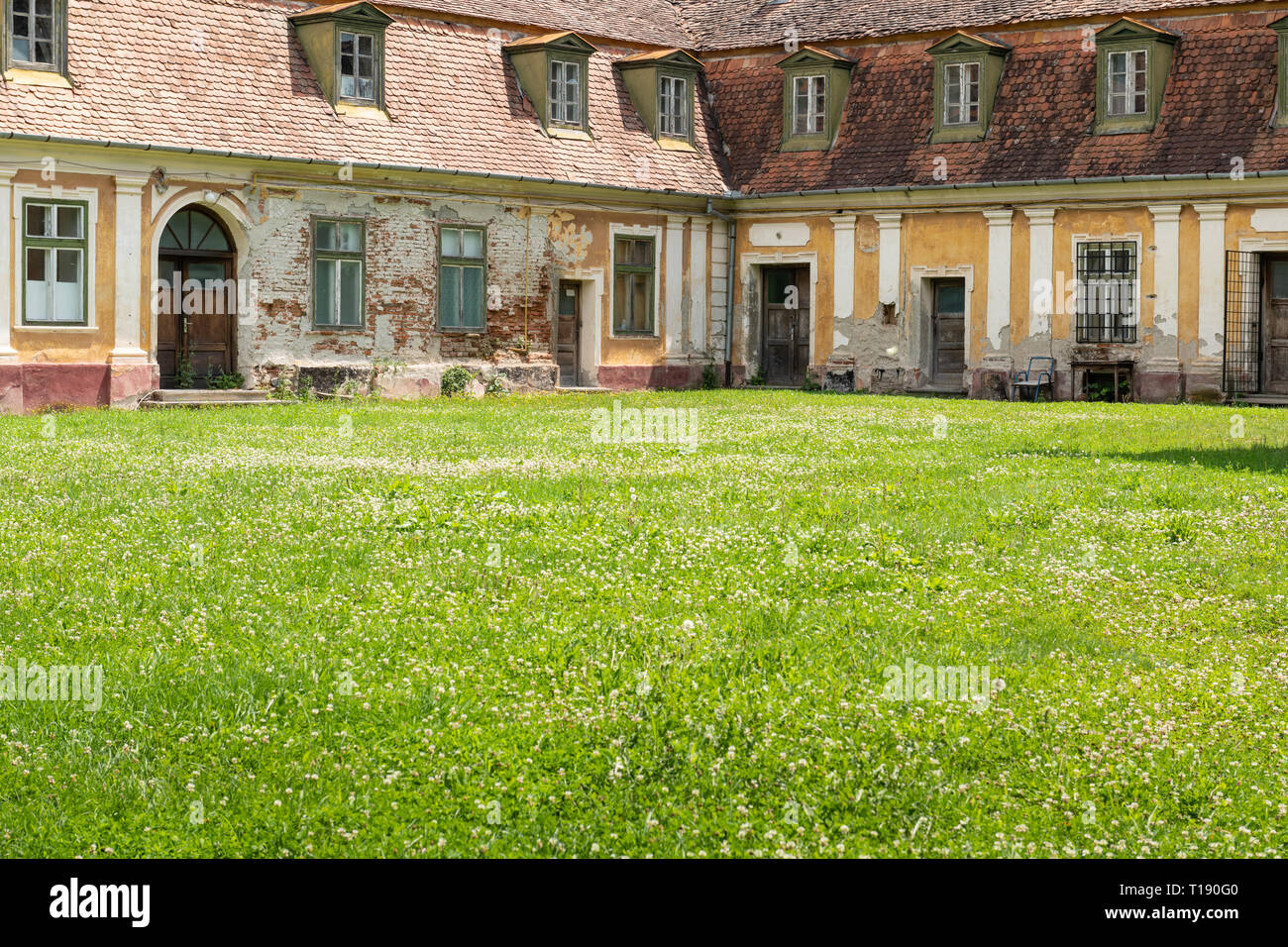 Vom Garten des alten Palastes Brukenthal Freck in Rumänien. Stockfoto