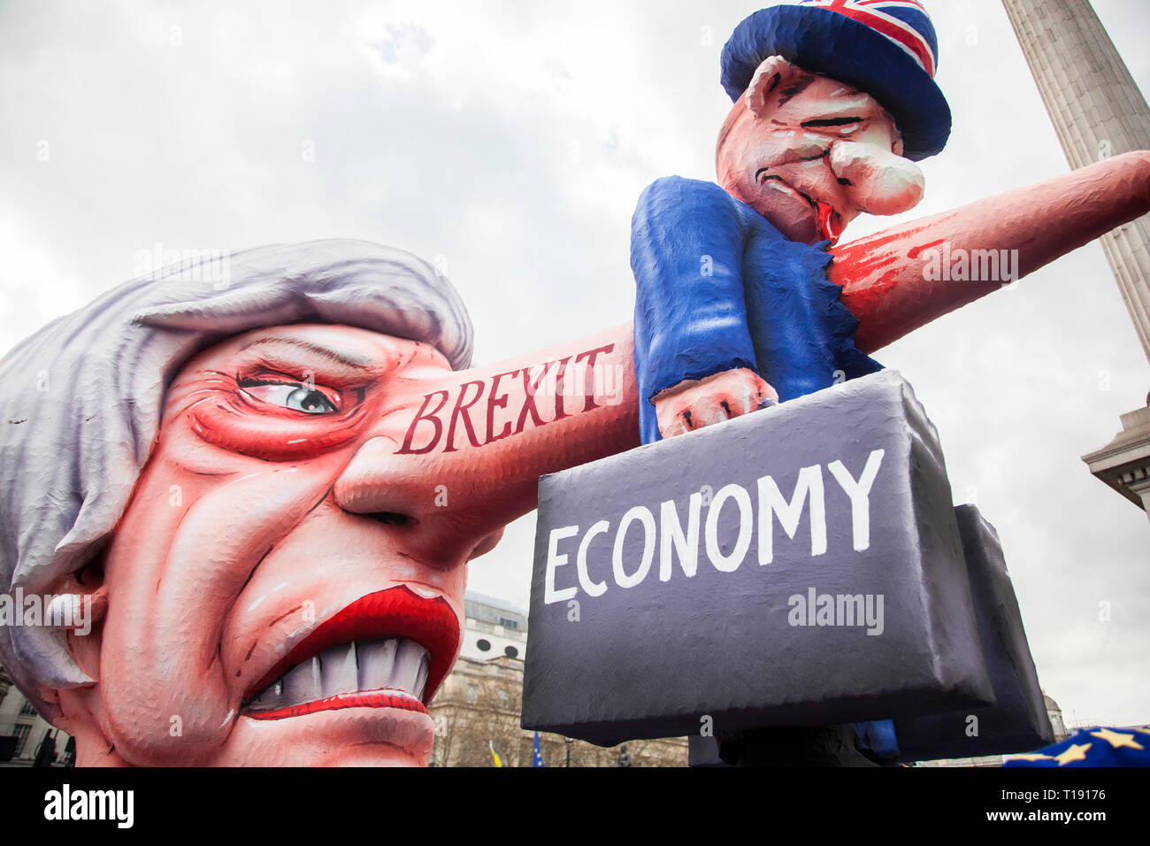 LONDON, UK, 23. März 2019: eine politische Satire Skulptur von Theresa kann durch Künstler Jacques Tilly an der Tat es zu den Menschen März in London Stockfoto
