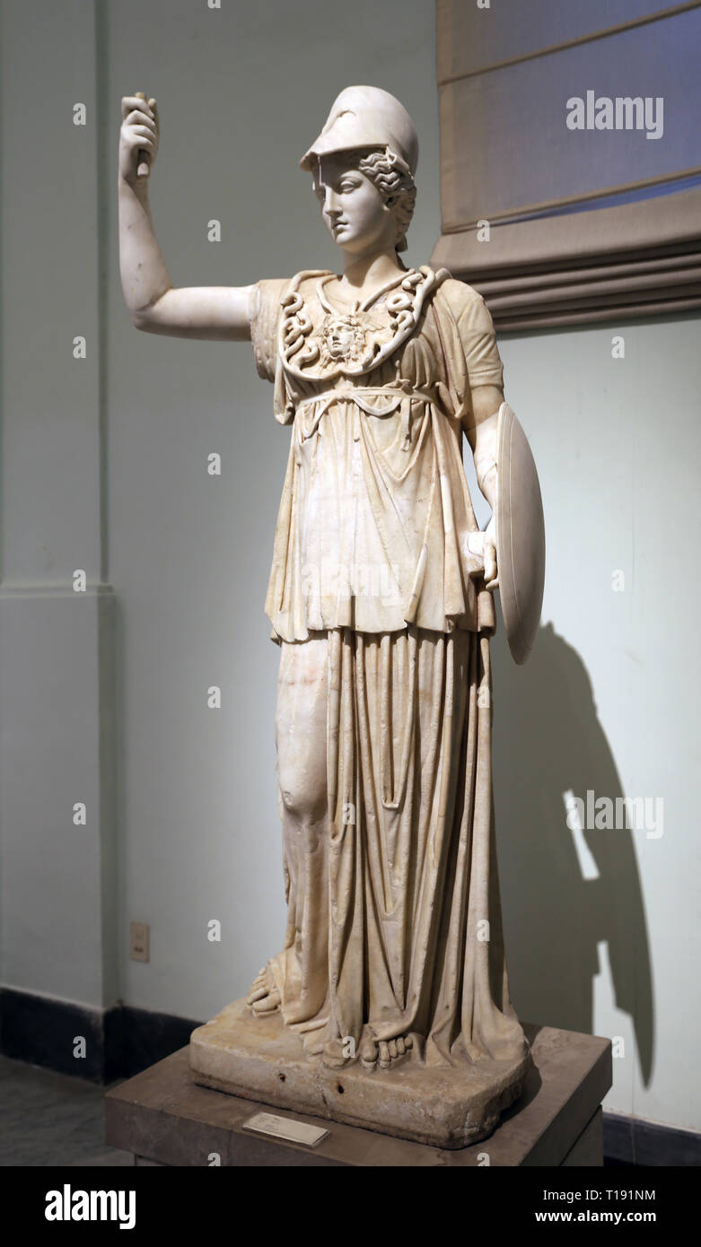 Athena. Antike griechische Göttin. 2. Marmorstatue, römische Kopie eines griechischen Originals. Nationales Archäologisches Museum, Neapel. Stockfoto