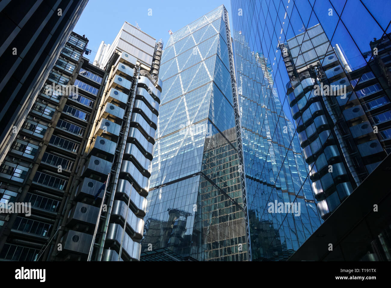 122 Leadenhall Street Die Cheesegrater und Lloyd's Building in London City, England Vereinigtes Königreich Großbritannien Stockfoto