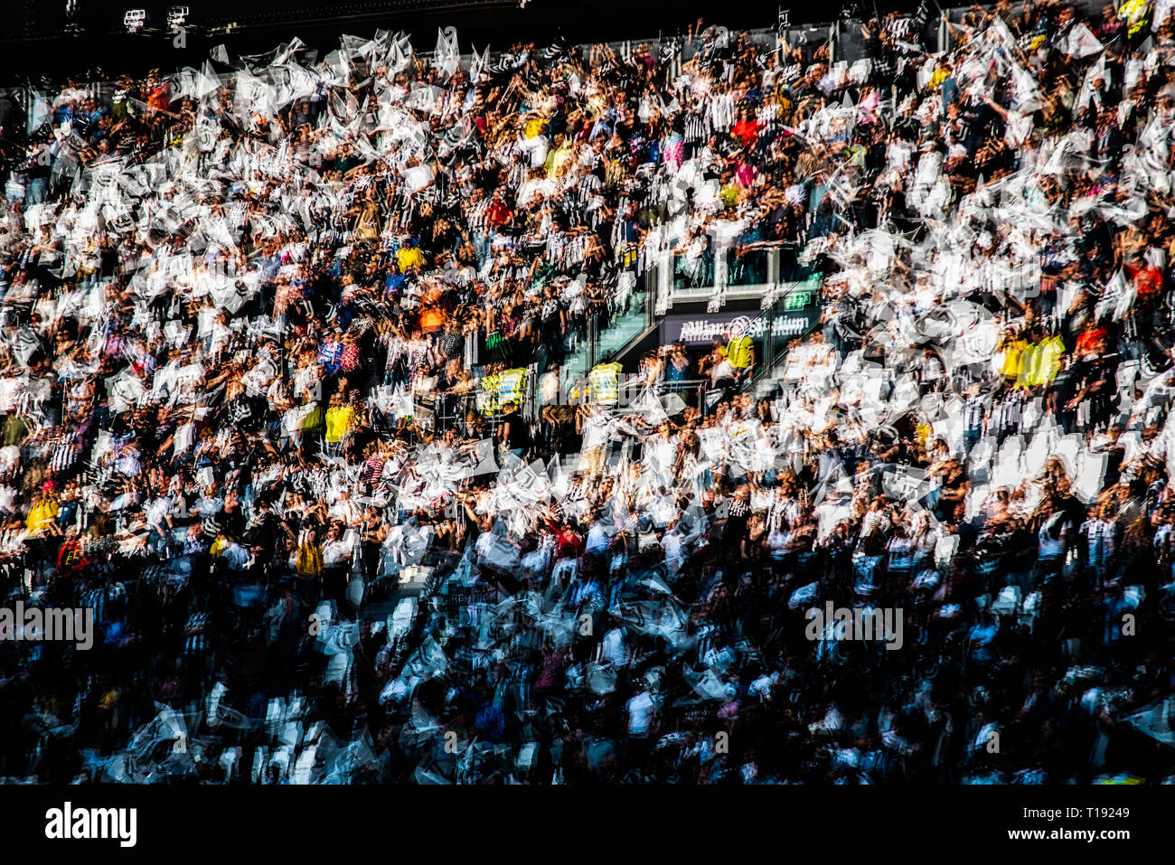 Turin, Italien. 24 Mär, 2019. Juventus Unterstützer während Juventus Frauen vs Fiorentina Frauen. Juventus Frauen gewann 1:0 bei der Allianz Stadion, in Italien am 24. März 2019 Credit: Alberto Gandolfo/Pacifici Presse/Alamy leben Nachrichten Stockfoto