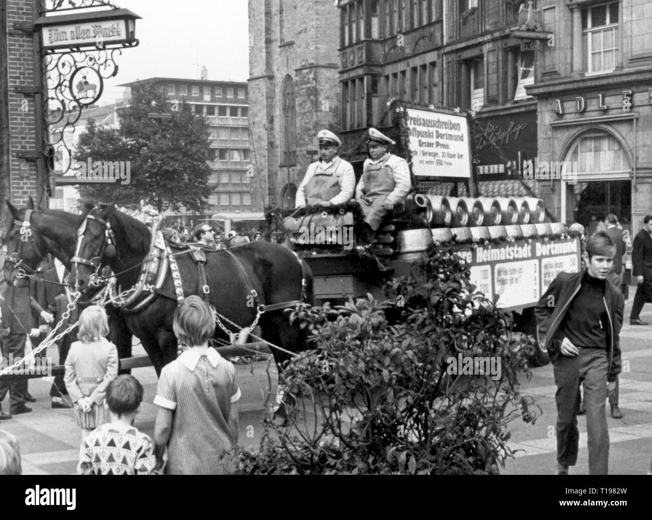 Spiel, Gewinnspiel, Wettbewerb" Treffpunkt Dortmund", erster Preis: 20 Fässer Bier, Bier reefer am Markt, 1969, Additional-Rights - Clearance-Info - Not-Available Stockfoto