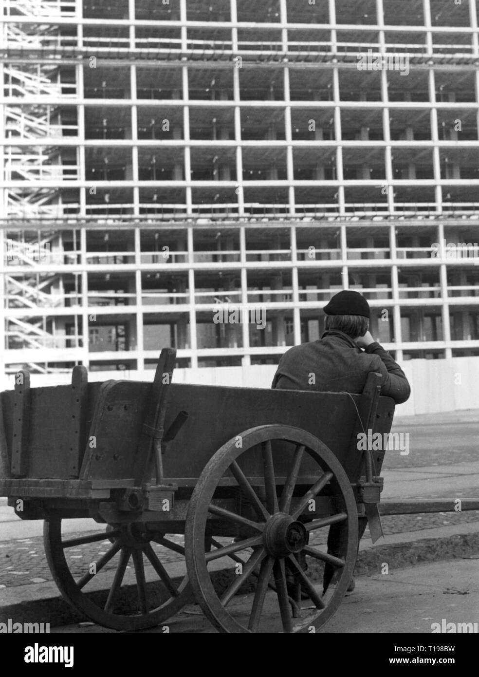 Architektur, Bau, Bau der Excelsiorhaus, Berlin, 1967 - 1972, Rahmenkonstruktion mit Stahlträgern, Additional-Rights - Clearance-Info - Not-Available Stockfoto