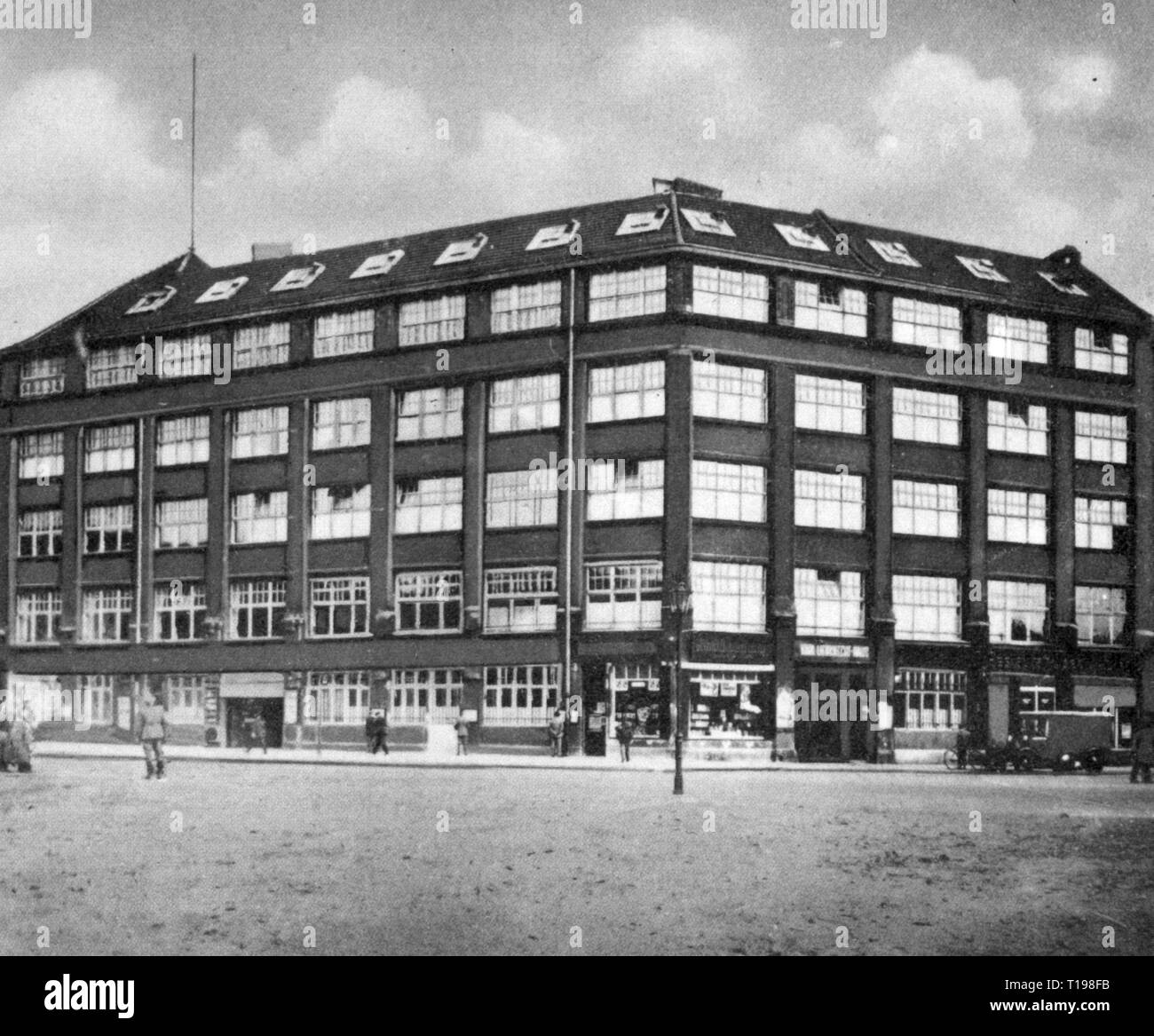 Geographie/Reisen historische, Deutschland, Städte und Gemeinden, Berlin, Gebäude, Karl-Liebknecht-Haus, Sitz des Zentralkomitees der Kommunistischen Partei Deutschlands, Außenansicht, circa 1930,- Additional-Rights Clearance-Info - Not-Available Stockfoto