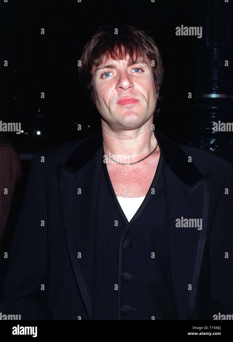 LOS ANGELES, Ca. April 03, 1997: Duran Duran star SIMON LE BON bei der Premiere in Los Angeles der "Heiligen.' Pix: Paul Smith Stockfoto