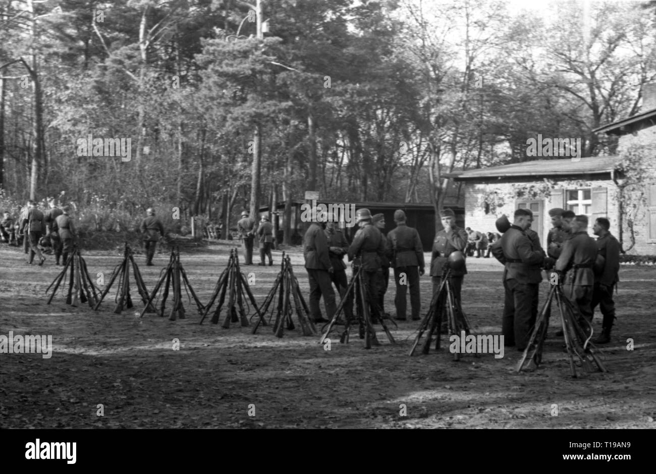 Wehrmacht Heer Schießausbildung Artillerieregiment 39 - deutsche Armee schiessen Training Artillerie Regiment 39 Stockfoto