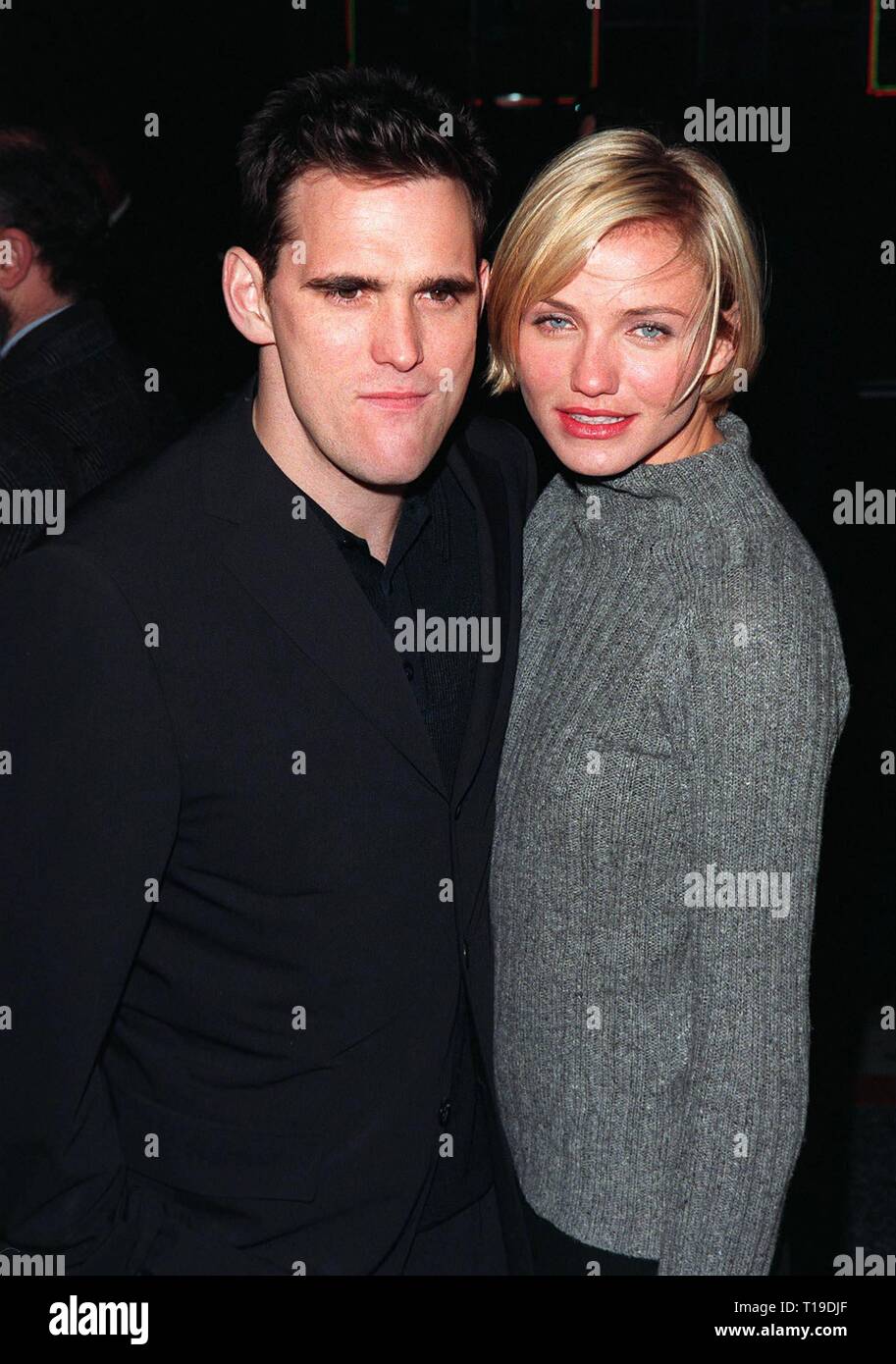 LOS ANGELES, Ca - 6. März 1998: Schauspielerin CAMERON DIAZ & Schauspieler Freund Matt Dillon in der Hollywood Premiere seines neuen Films, "Wild Things". Stockfoto