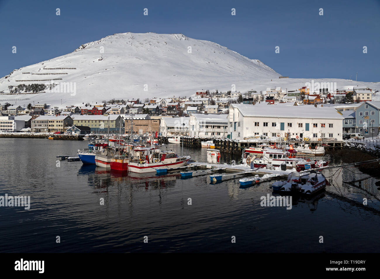 Der Hafen von Honningsvag in Norwegen, zeigen kleine Boote im Hafen