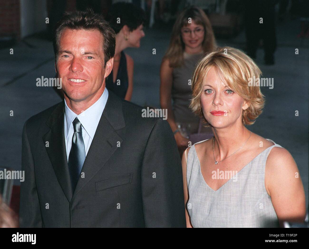 LOS ANGELES, Ca - 20. Juli 1998: Schauspieler Dennis Quaid und Schauspielerin Frau Meg Ryan im Rahmen der Weltpremiere in Los Angeles, seines neuen Films "Die Parent Trap". Stockfoto