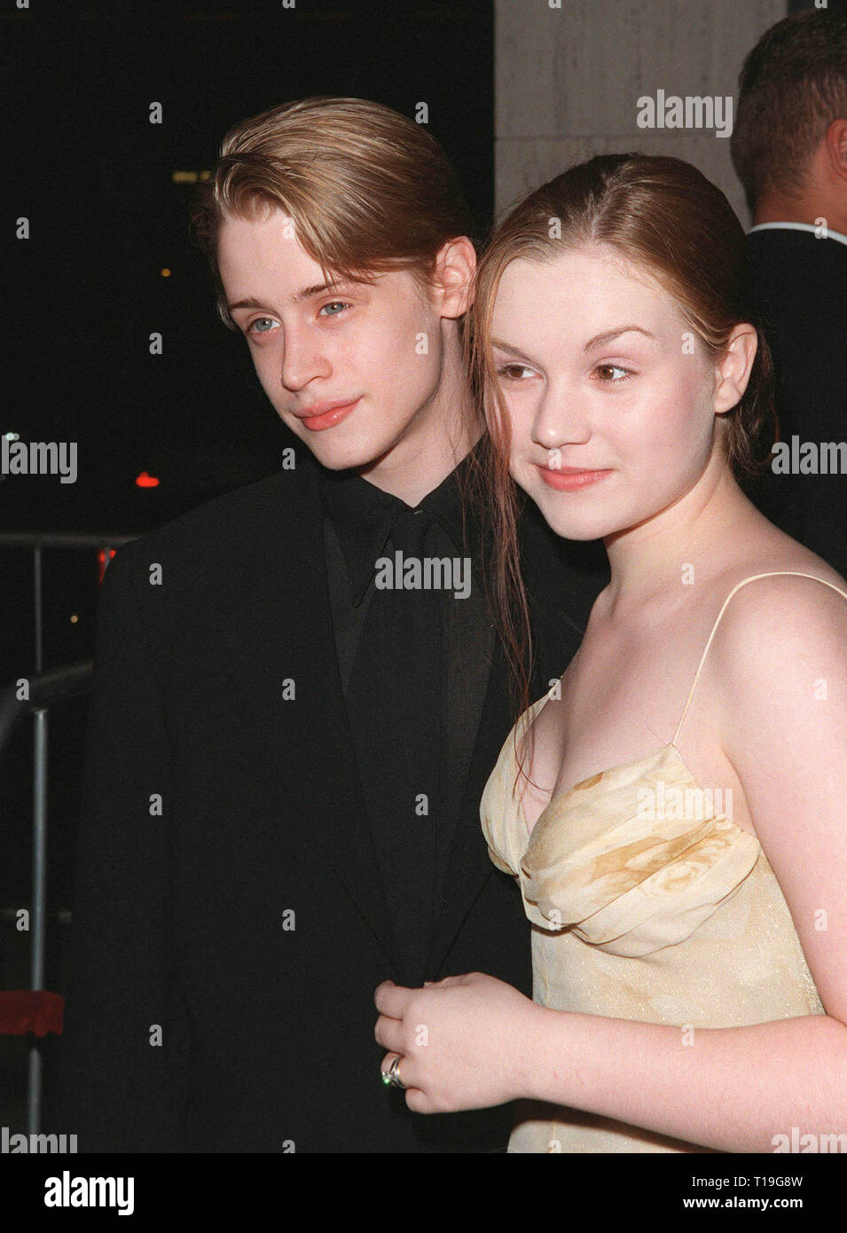 LOS ANGELES, Ca - 7. Oktober 1998: Schauspieler Macaulay Culkin & Schauspielerin Frau RACHEL MINER am Los Angeles Premiere von Bruder Kieran's neuer Film "Der Mächtige", die Sterne Sharon Stone & Gillian Anderson. Stockfoto