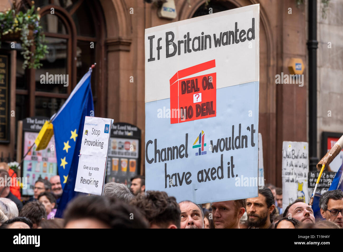 Es den Leuten März, London. Eine riesige Demonstration in London zur Unterstützung der in eine endgültige Brexit Angebot zu den Menschen gebracht werden, abzustimmen oder widerrufen. Stockfoto