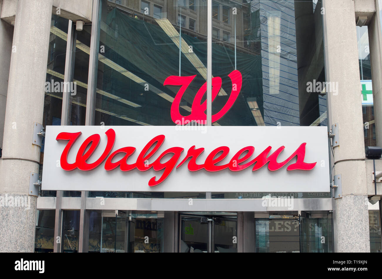 Walgreens Schild über store Eingang in der Innenstadt von Boston, Massachusetts, USA Stockfoto