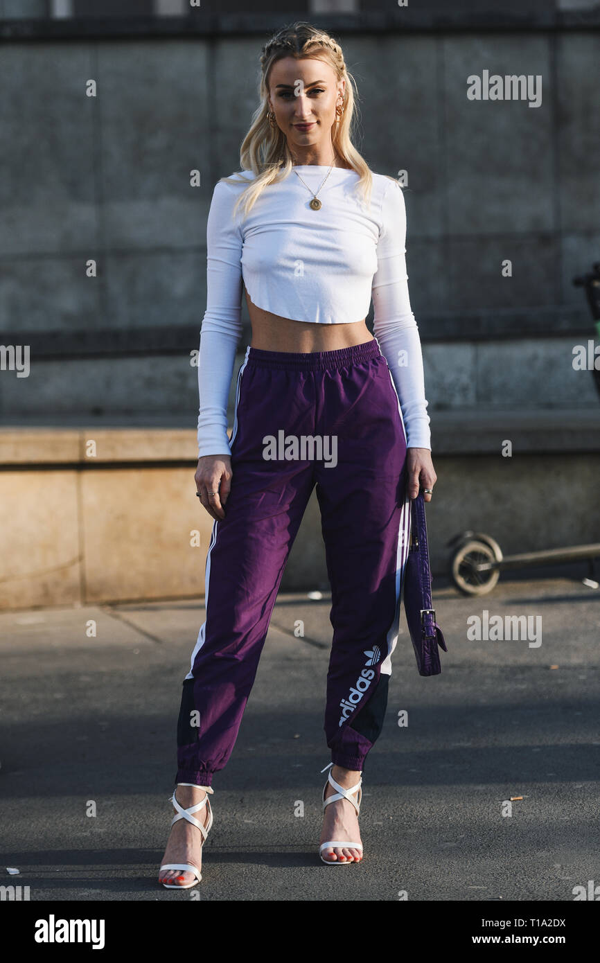 Paris, Frankreich, 27. Februar 2019: Street Style Outfit - Noor de Groot, bevor eine Fashion Show in Paris Fashion Week - PFWFW 19. Stockfoto